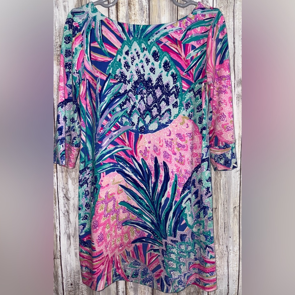 Lilly Pulitzer Gold outlined pineapples GIRLS SMALL 4-5